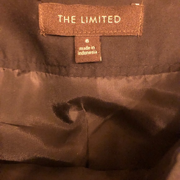 Black Layered Mini Skirt with Bow on the Back - Picture 3 of 3